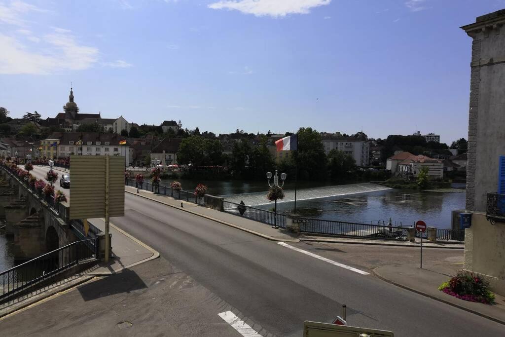 Gray Centre Ville Avec Vue Sur Saone Exterior foto