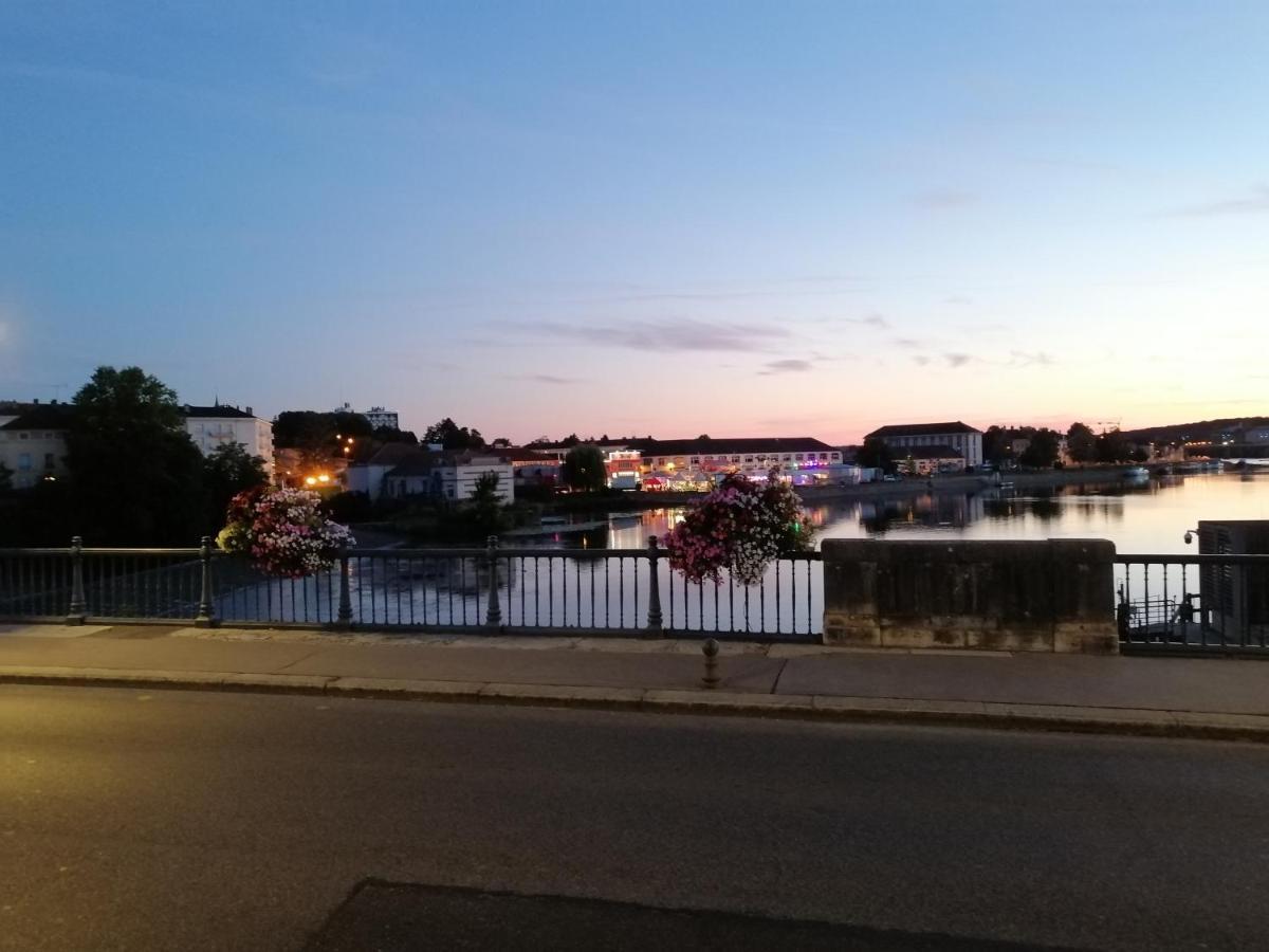 Gray Centre Ville Avec Vue Sur Saone Exterior foto